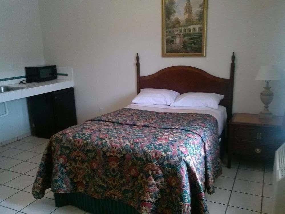 Economy Inn Пасо Роблес Екстериор снимка